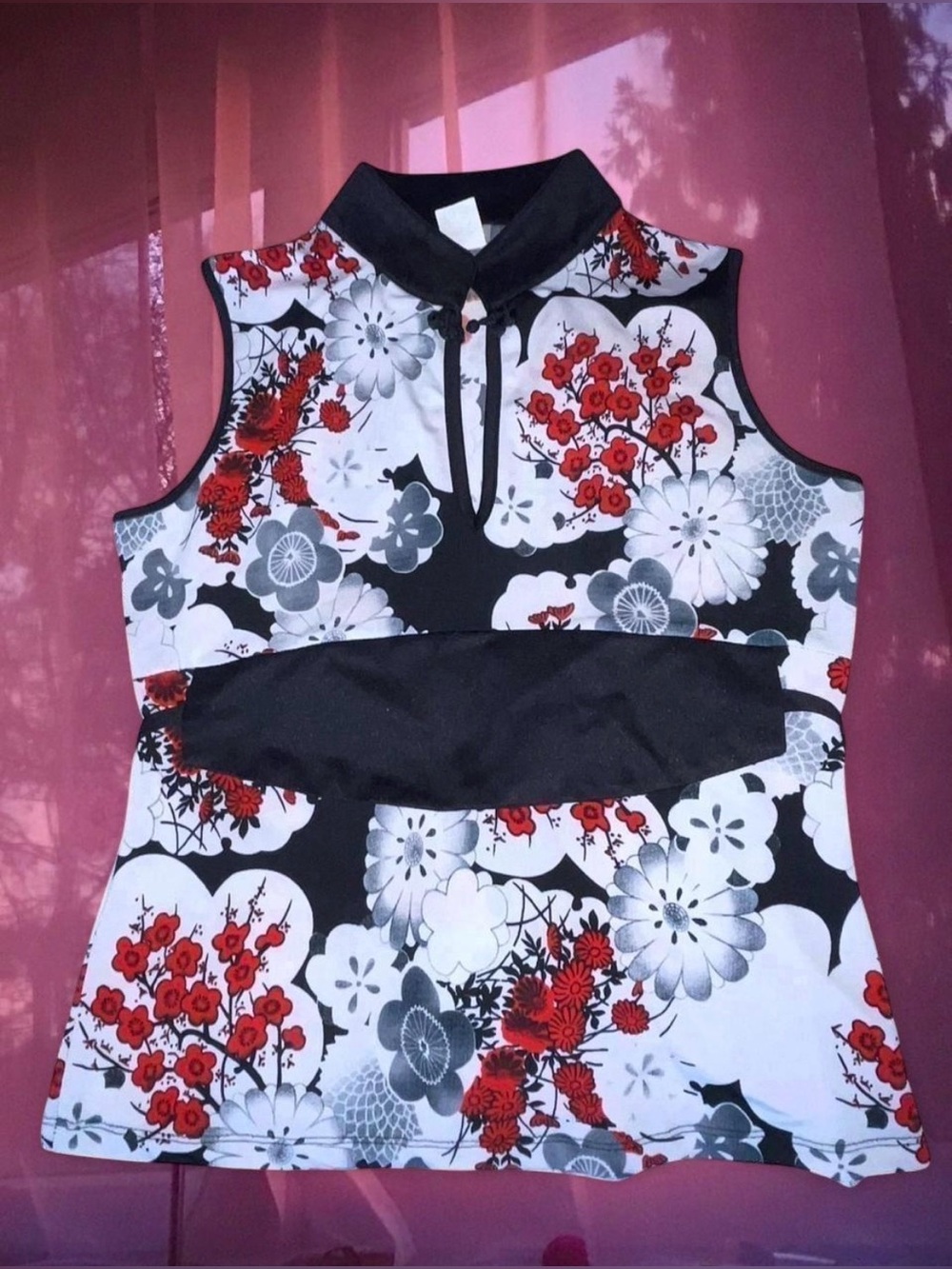 Floral Sleeveless Mandarin Collar Top — Black, White & Red